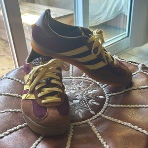 ADIDAS Maroon Gazelle’s